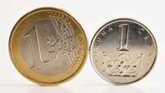 Koruna, euro, mince