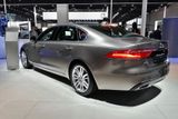 O celých 14 cm se natáhl Jaguar XFL. A v Číně má zdatnou konkurenci - prodlouženou verzi tam nabízí i Audi A6, BMW řady 5 a Mercedes-Benz třídy E.