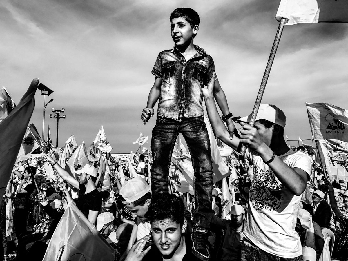 Hizballáh, oslavy vítězství nad Izraelem. Fotka, za kterou Martin Bandžák dostal cenu za vítězný snímek letošního ročníku Czech Press Photo.