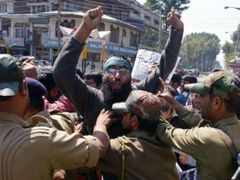 Protesty proti papežovu výroku v  indickém Kašmíru.