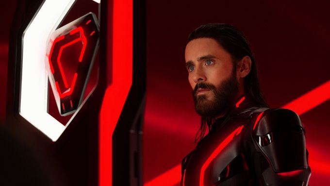 Sci-fi Tron: Ares můžete v českých kinech vidět od 9. října 2025.