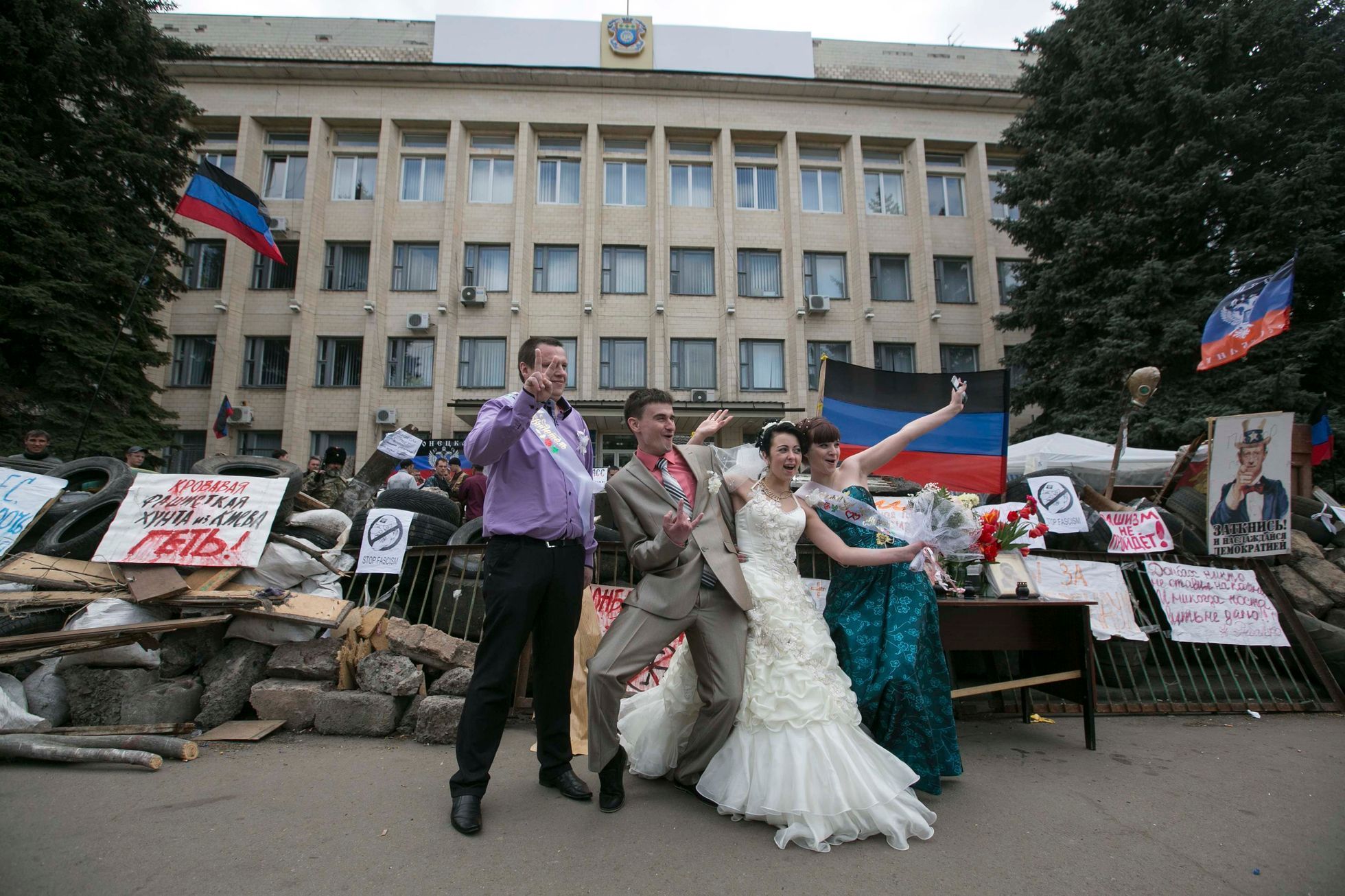 Ukrajina - Kramatorsk - barikáda - svatba
