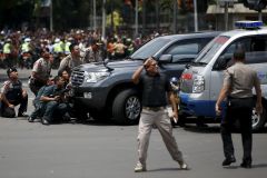 Islamisté se odpálili ve Starbucks i u policejní stanice. Útoky v Jakartě nepřežilo šest lidí