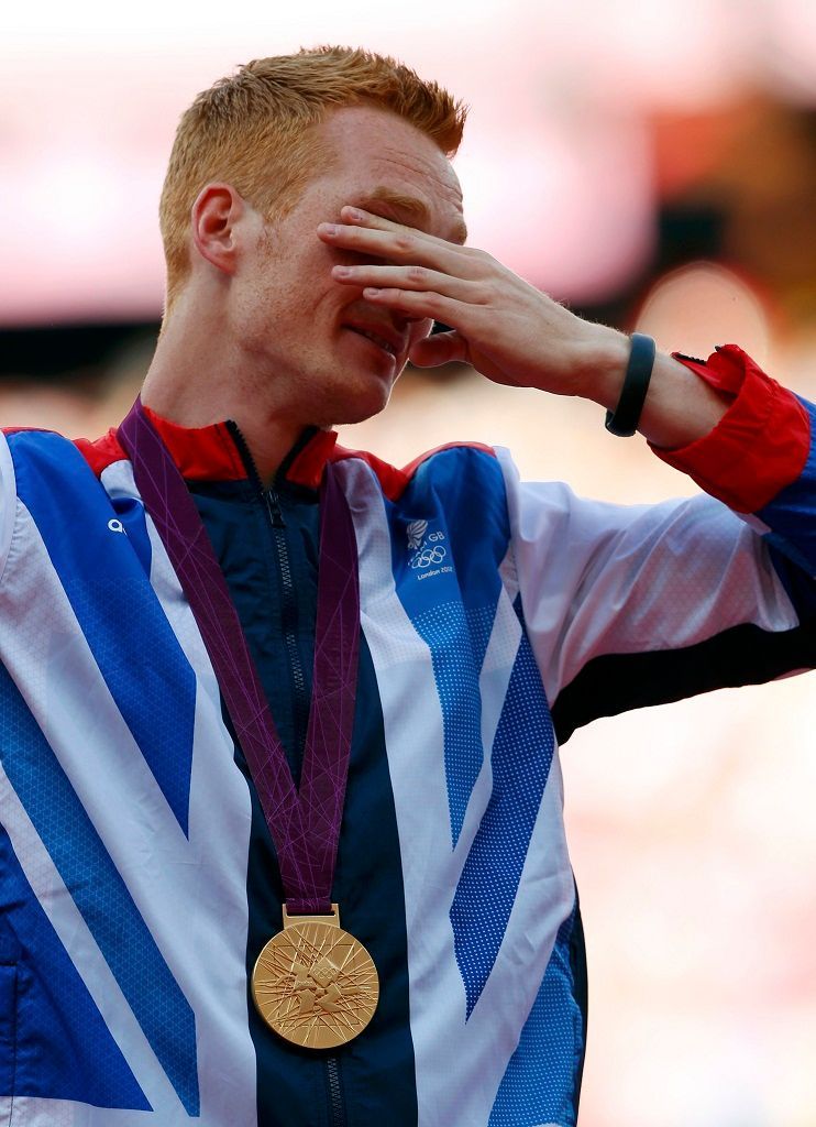 Britský dálkař Greg Rutherford, pláč medailistů na olympijských hrách v Londýně 2012