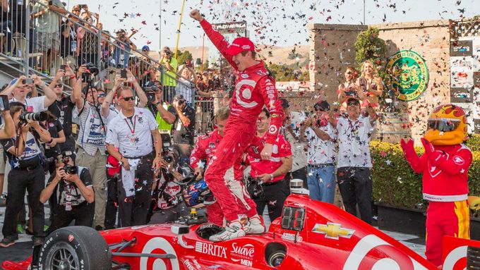 Scott Dixon slaví triumf v Sonomě i v celém šampionátu IndyCar.
