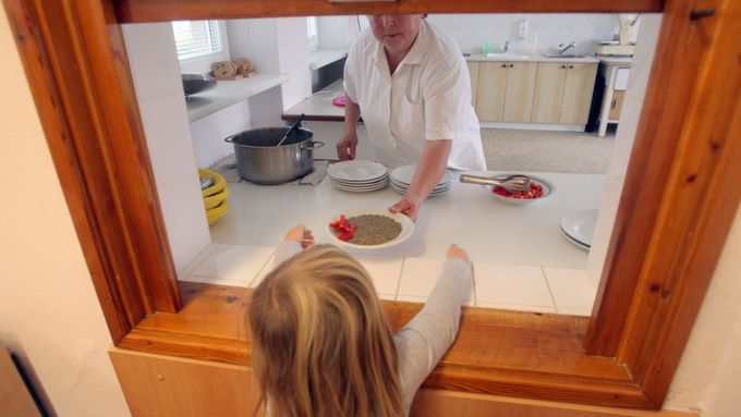 Podle starých pravidel. Školní jídelny jsou již často modernizované, teď se bude modernizovat i závazný dokument pro vaření jídel.