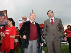 Ex-President Havel and Deputy Prime Minister Vondra during last June´s happening in downtown Prague, where supporters of free Burma celebrated the 63rd birthday of Aung San Suu Kyi, the leader of the National League for Democracy in Burma