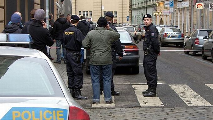 Policie kvůli nálezu uzavřela část toužimské Kostelní ulice (ilustrační foto).