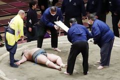 Hrůzostrašný pád na hlavu skončil tragicky. Smrt japonského bojovníka změní celé sumo