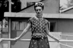 Vzkaz v melounu. Film líčí utrpení Fridy Kahlo i tajemství 50 let zavřené koupelny