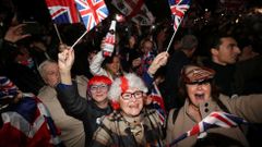 Britové v Londýně oslavují brexit.