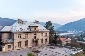 Prvorepubliková vila v Ústí je v aukci. Má úžasný výhled, 16 let je prázdná a pustne
