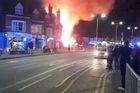 V britském Leicesteru explodovala budova s obchodem, pět lidí zemřelo