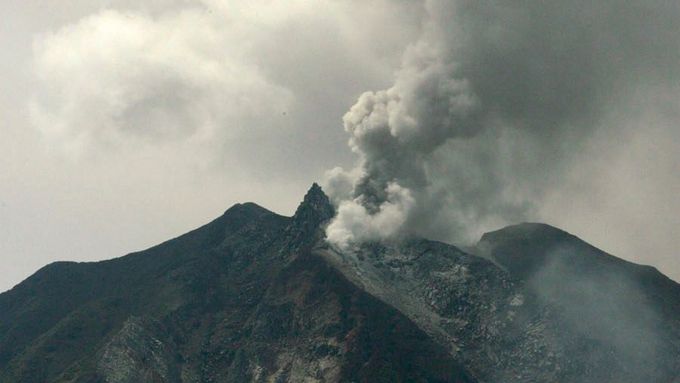 Na Sumatře už podruhé vybuchla sopka
