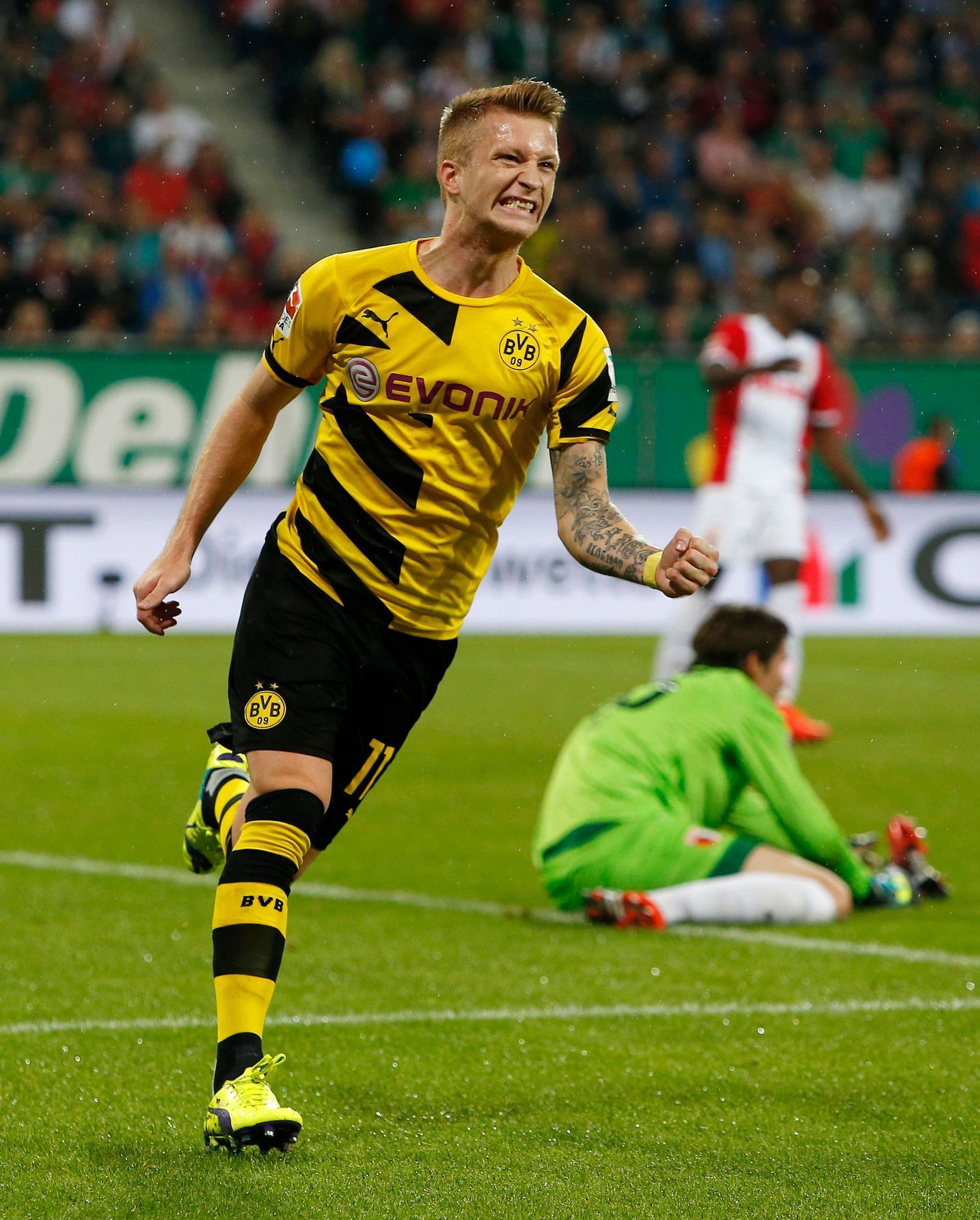 Augsburg - Borussia Dortmund: Marco Reus slaví gól