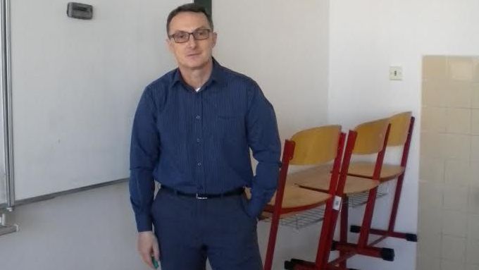 Propuštěný učitel Petr Červený.