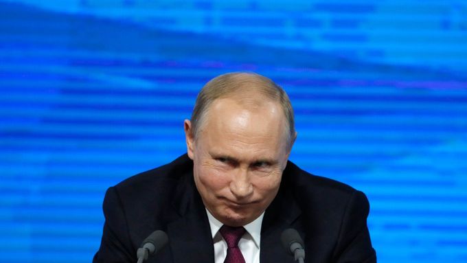 Vladimir Putin na tiskové konferenci.