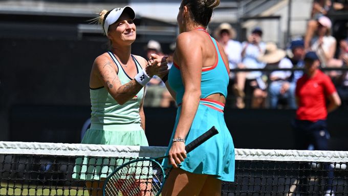 Markéta Vondroušová a Aryna Sabalenková po semifinále turnaje v Berlíne 2025