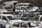 Při silvestrovských oslavách ve Francii shořelo na 1200 aut