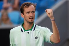 Obrat. Ruští a běloruští tenisté budou moci startovat ve Wimbledonu, tvrdí deník