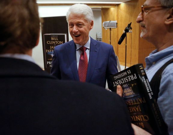 Z amerických politiků se do psaní beletrie kromě Billa Clintona (na snímku) pustili exprezident Jimmy Carter či bývalý předseda Sněmovny reprezentantů Newt Gingrich.