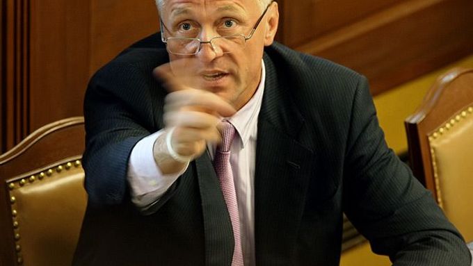 "Šmíráci, vypadněte!" křičel Topolánek 25. června 2008 před zahájením mimořádného jednání Poslanecké sněmovny ČR na novináře.