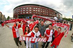 Eden už patří Slavii. Čínský majitel klubu převezme největší fotbalový stadion v Česku