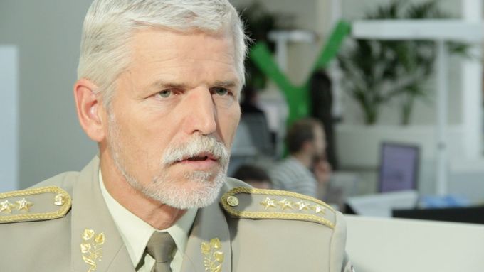Předseda Vojenského výboru NATO Petr Pavel: Společná evropská armáda je utopie.