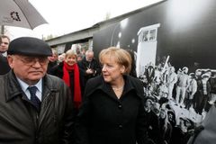 Merkelová zahájí výstavu o vzniku a pádu Berlínské zdi