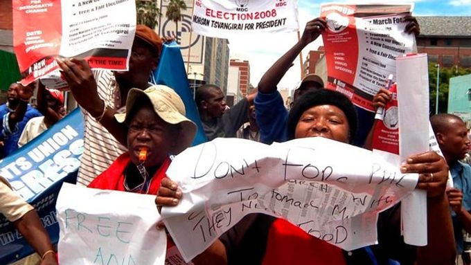 Protesty proti vládě Roberta Mugabeho