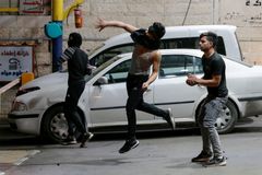 Ohně a rabování. Izraelská města pohltilo násilí, starosta mluví o občanské válce