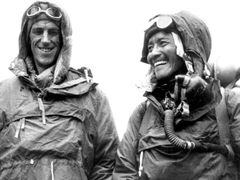 Vítězové z Everestu: Edmund Hillary s Tenzingem Norgayem.