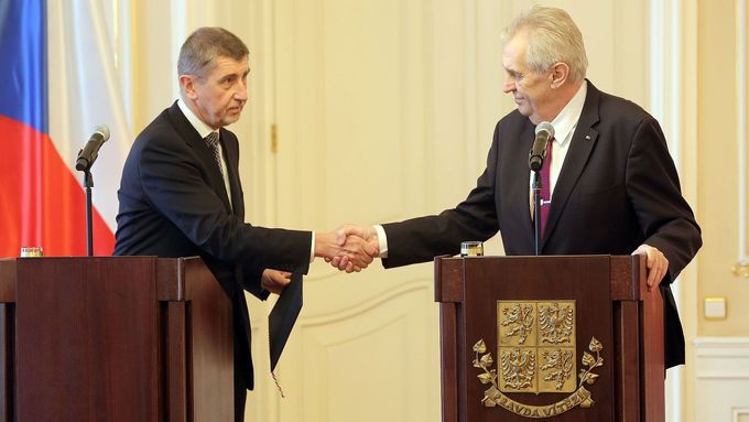 Andrej Babiš a Miloš Zeman v Lišanech drtivě vítězí.