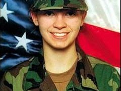 Jessica Lynchová zůstává pro mnoho lidí prototypem vojákyně USA. Během invaze do byla Iráku zajata a údajně bita a znásilněna. To se později ukázalo jako nepravda. Mýtus americké hrdinky padnul i poté, co sama obvinila Pentagon z šíření lží.