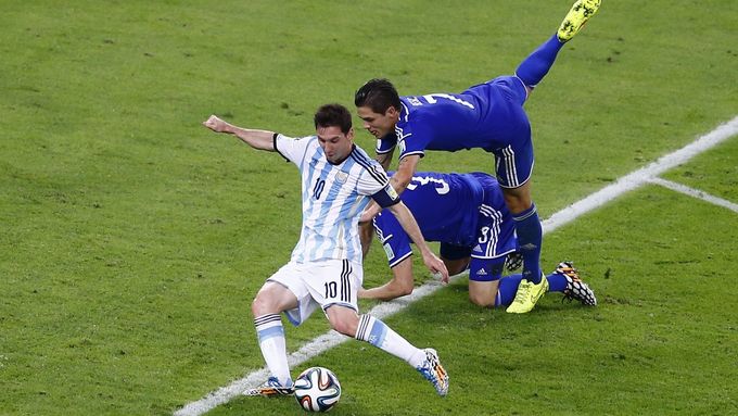 Podívejte se na krásnou akci Lionela Messiho, který v 65. minutě vítězným gólem rozhodl o výhře Argentiny nad Bosnou.