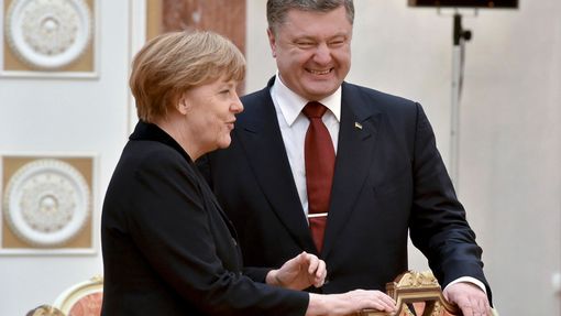Angela Merkelová a Petro Porošenko v Minsku.