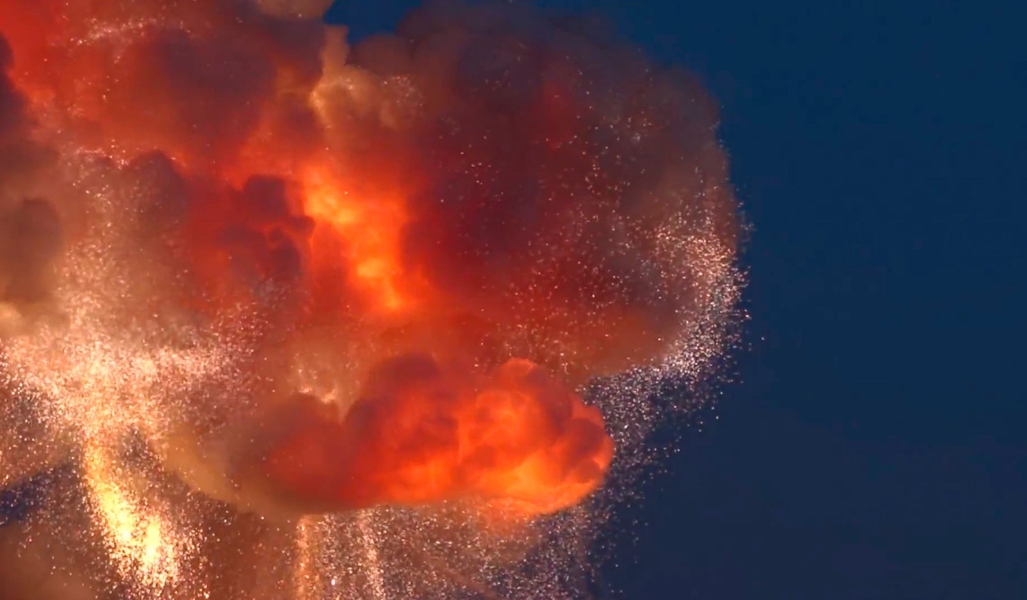 Výbuch rakety Antares na Wallops Island.