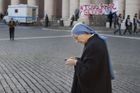 Papež varoval jeptišky před sociálními sítěmi. Používejte je rozvážně, radí Vatikán