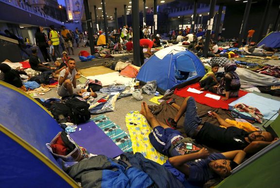 Uprchlíci na budapešťském nádraží.
