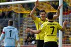 Dortmund rozmetal Stuttgart 6:1. A je v čele bundesligy
