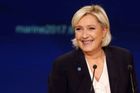 Korsičtí nacionalisté narušili volební mítink Le Penové, sál musel být evakuován