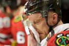 Blackhawks Marian Hossa cools off at the bench during overti