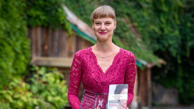 Kateřina Rudčenková za Amáliinu nehybnost již vloni získala Literární cenu týdeníku Reflex.