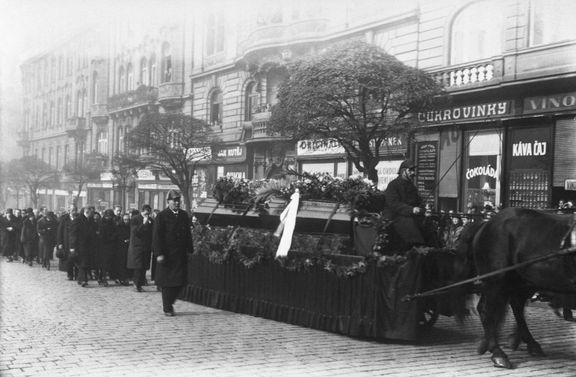 O neštěstí se mluvilo v parlamentu, vyšetřováním se zabývala policie i zvláštní komise. Konkrétního viníka se ale nikdy přesně určit nepodařilo.