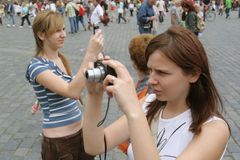 Z Česka zmizela třetina ruských turistů. Přijelo víc Němců, Slováků i Číňanů