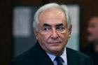 Strauss-Kahn je po noci za mřížemi opět na svobodě