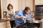 Konzervativní Češi mají jasno: Muž má domů nosit peníze, žena vařit a uklízet