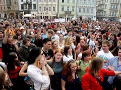 Dav středoškoláků téměř zaplnil pražské Staroměstské náměstí.