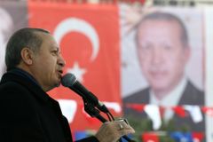 "Nacismus, banánová republika." Roztržka Nizozemska a Turecka sílí, může ovlivnit i dvoje hlasování