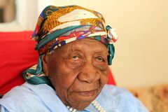 Zemřel nejstarší člověk světa. Jamajčanka zažila kolonialismus a vládu královny Viktorie